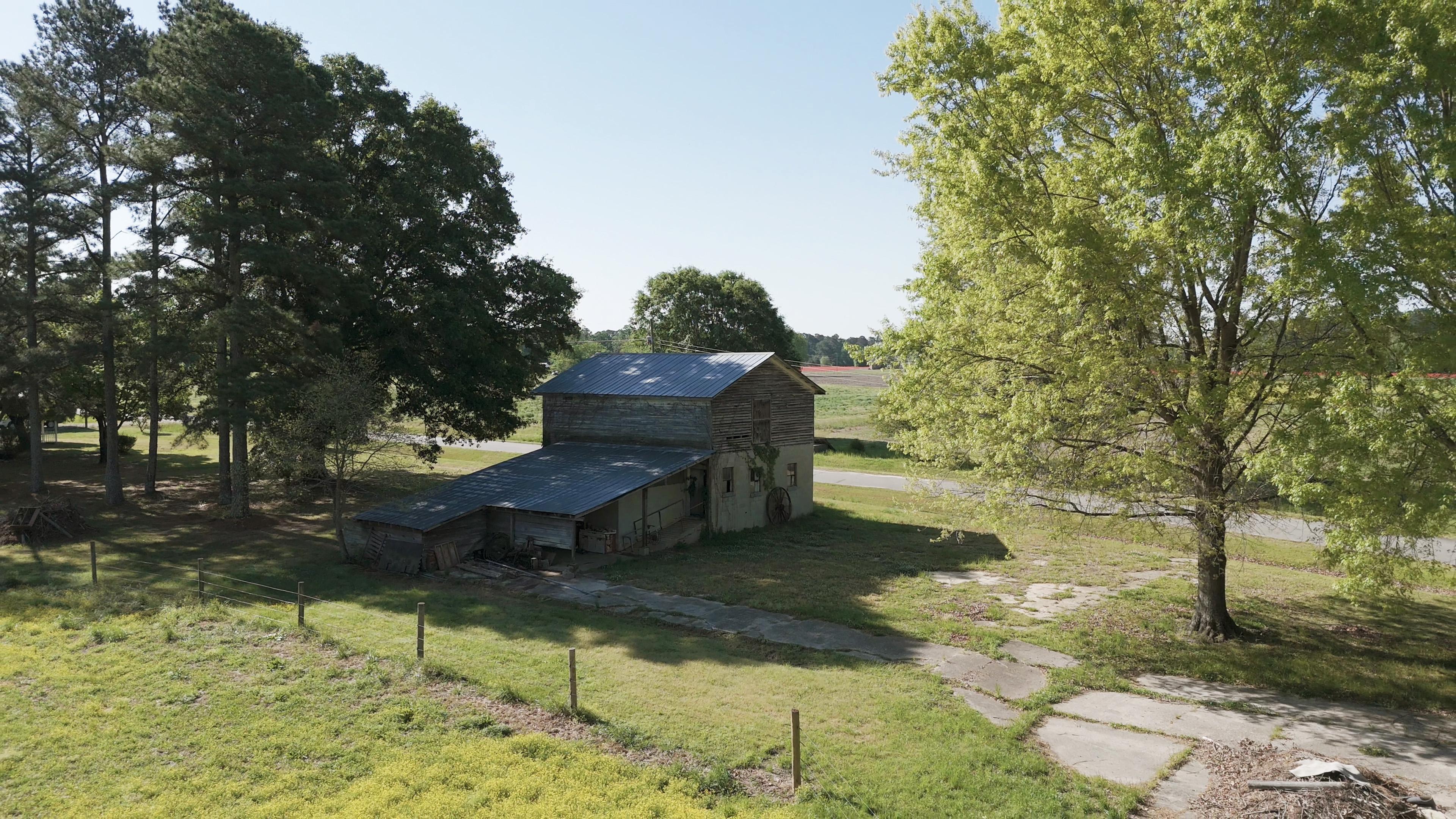 Picture of dairy barn at Rose Dairy Nature Preserve